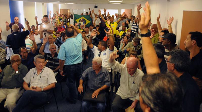 Seafarers' unions vote for Transpetro strike action 