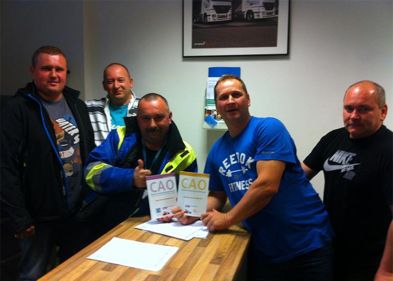 Polish drivers proudly hold the Dutch collective bargaining agreement book 